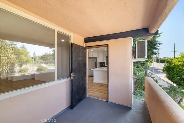 $3,250 | 17000 Burbank Boulevard, Unit 201, Encino, CA 91316