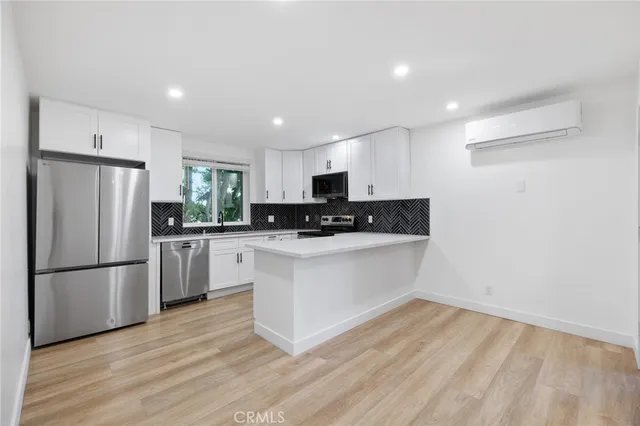 $3,250 | 17000 Burbank Boulevard, Unit 201, Encino, CA 91316