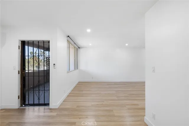 $3,250 | 17000 Burbank Boulevard, Unit 201, Encino, CA 91316