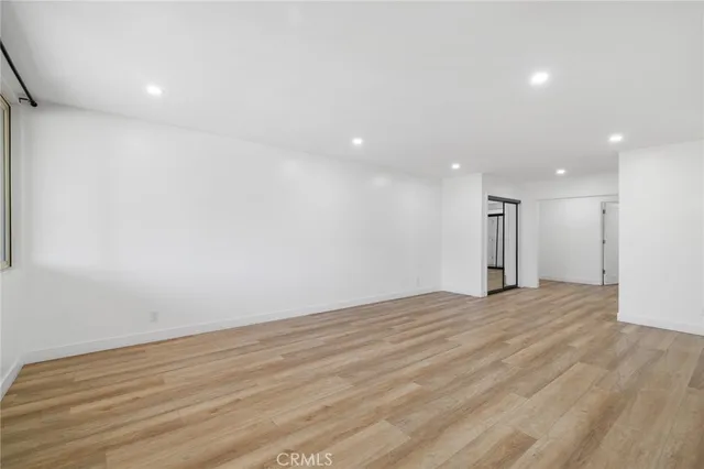 $3,250 | 17000 Burbank Boulevard, Unit 201, Encino, CA 91316