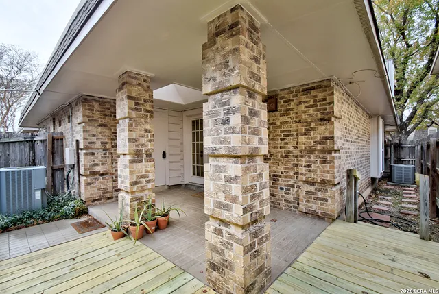 $260,000 | 122 East Terra Alta Drive, Unit 7, San Antonio, TX 78209