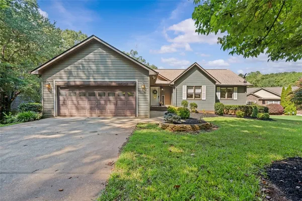 $948,500 | 2017 Crystal Bay Court, Seneca, SC 29672