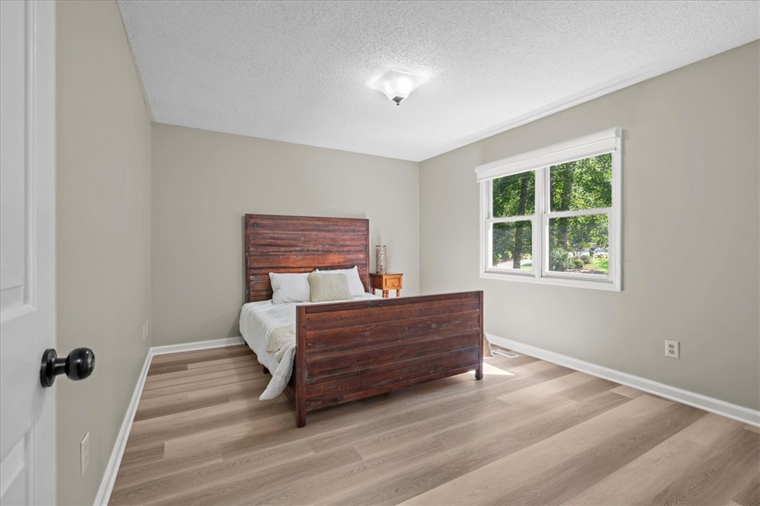 2017 Crystal Bay Court Seneca, SC 29672 - Photo 19 of 36 2nd bedroom