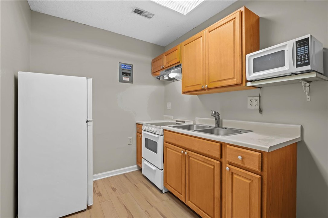 2017 Crystal Bay Court Seneca, SC 29672 - Photo 23 of 36 Lower-level Kitchen