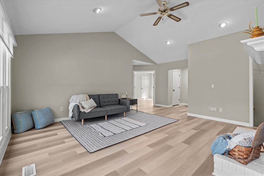 2017 Crystal Bay Court Seneca, SC 29672 - Photo 6 of 36 living room