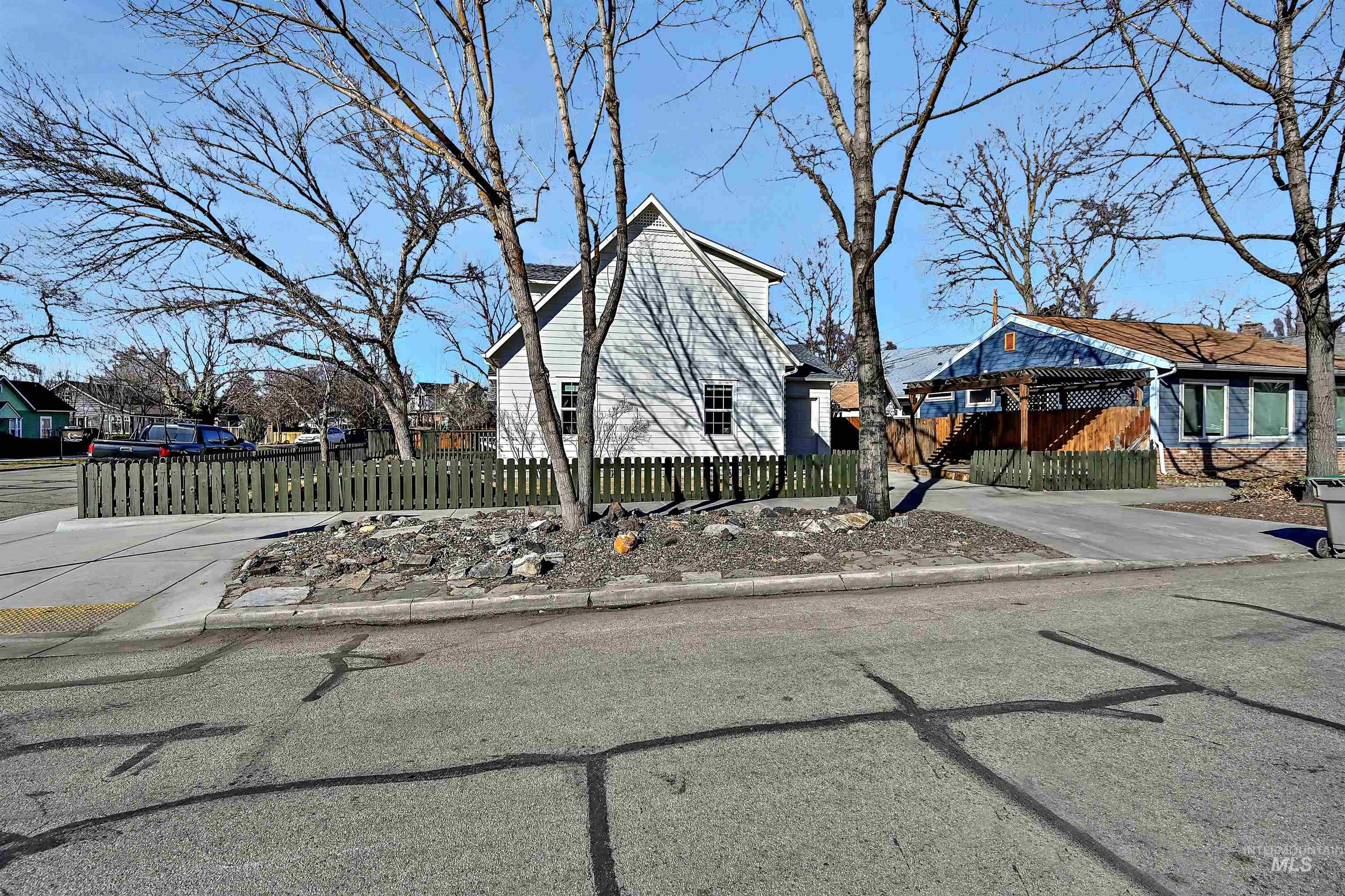 1902 West Washington Street Boise, ID 83702 - Photo 34 of 43 View of front facade with a fenced front yard and a residential view
