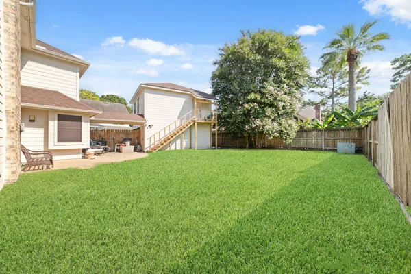 a front view of house with yard
