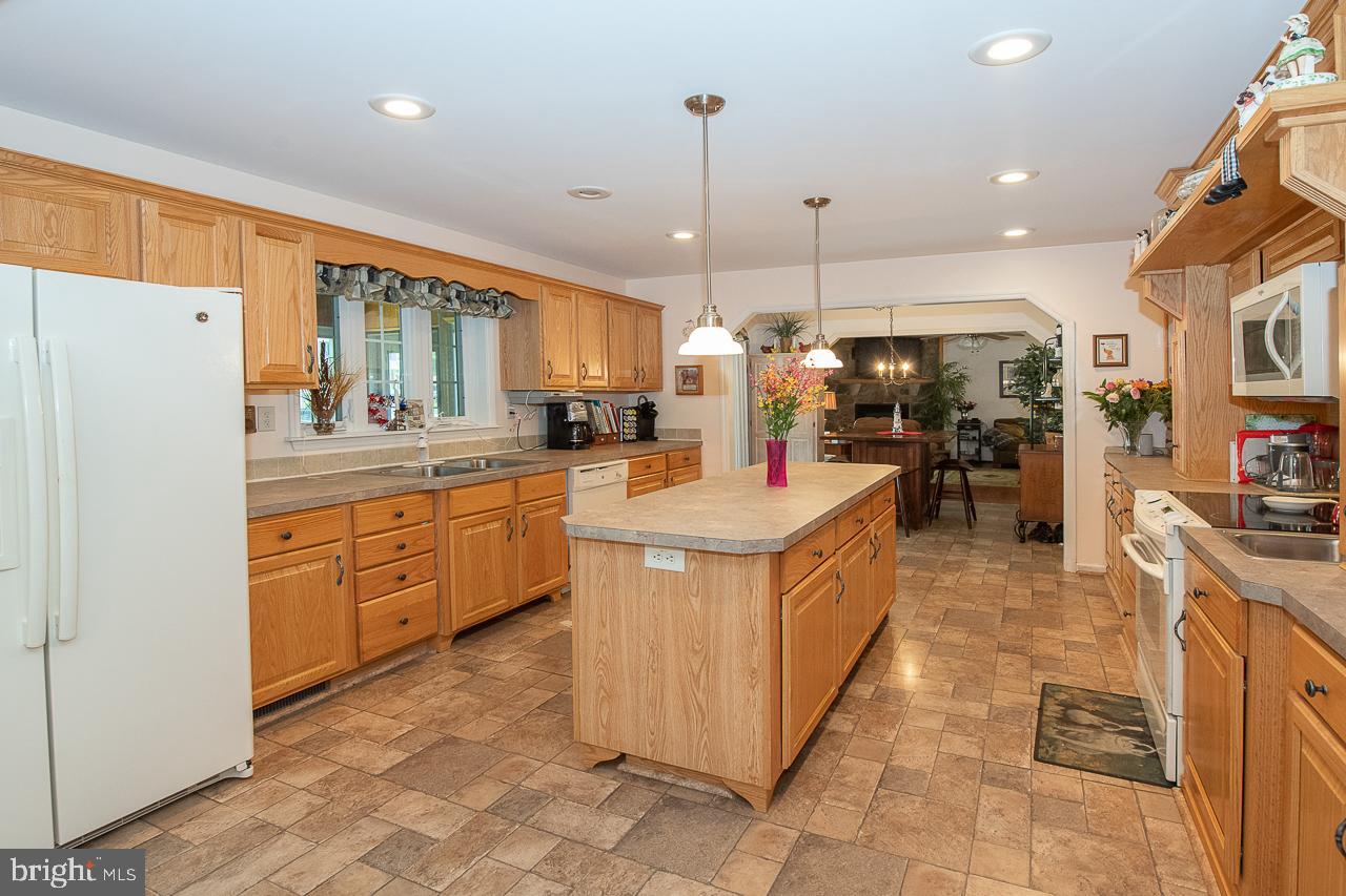 16 Kirk Road Garnet Valley, PA 19060 - Photo 10 of 35 Large Kitchen