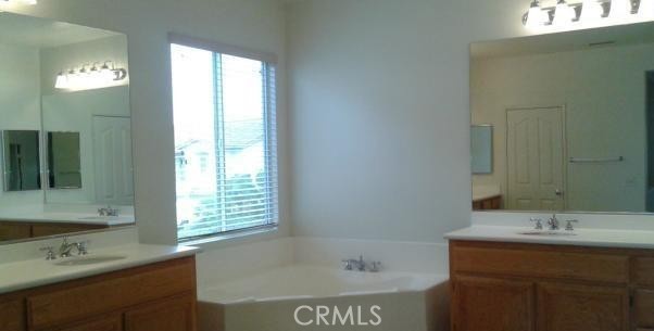 11427 Bridgeway Drive Riverside, CA 92505 - Photo 10 of 20 Primary Bathroom