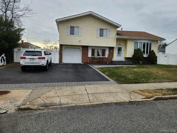 $650,000 | 160 Bark Avenue, Central Islip, NY 11722