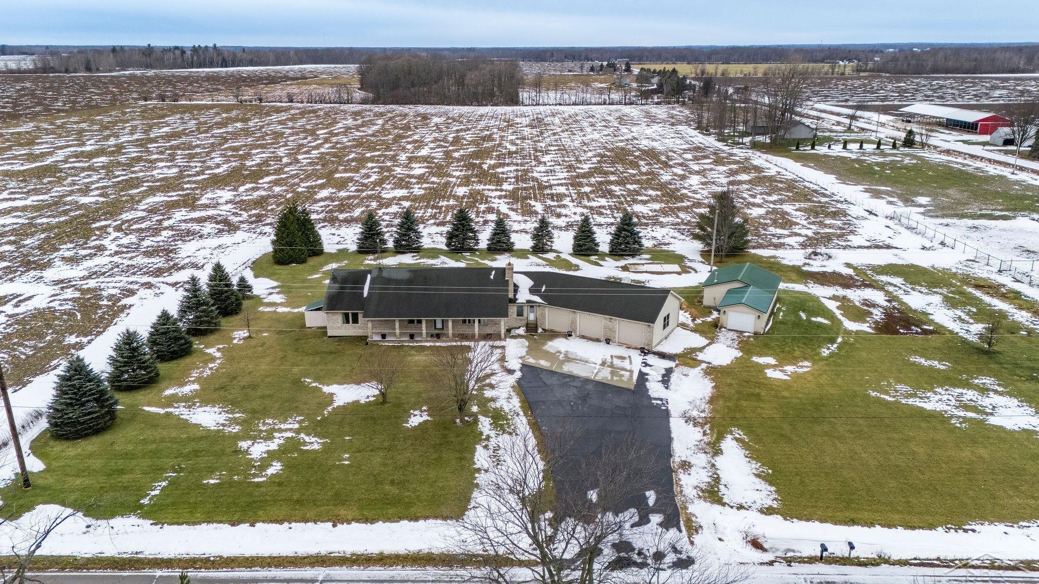5949 North Mackinaw Road Pinconning, MI 48650 - Photo 3 of 52 50196570-5048d2c1-3356-4728-89f2-ee13198b0a9a.JPG
