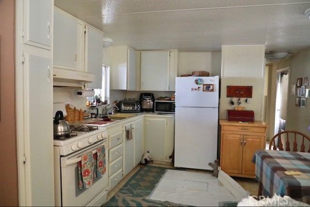 7484 Kickapoo Trail, Unit 9 Yucca Valley, CA 92284 - Photo 10 of 24