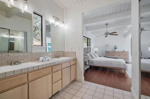 a en suite bathroom with a double vanity sink and a mirror