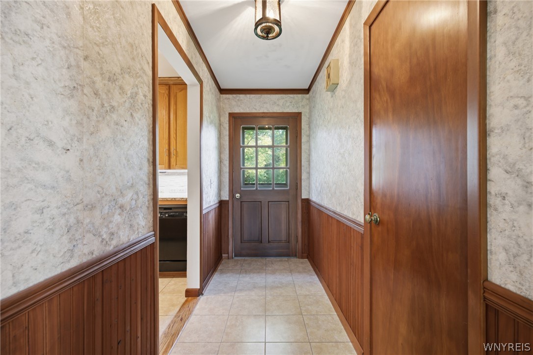1391 Billington Road Elma, NY 14052 - Photo 5 of 46 looking towards front entrance of house