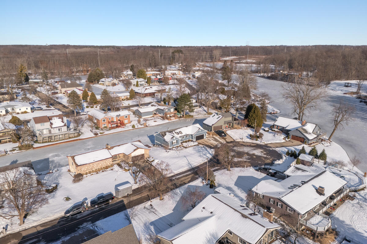 10273 Burgundy Boulevard Dimondale, MI 48821 - Photo 21 of 22 IMG_1023