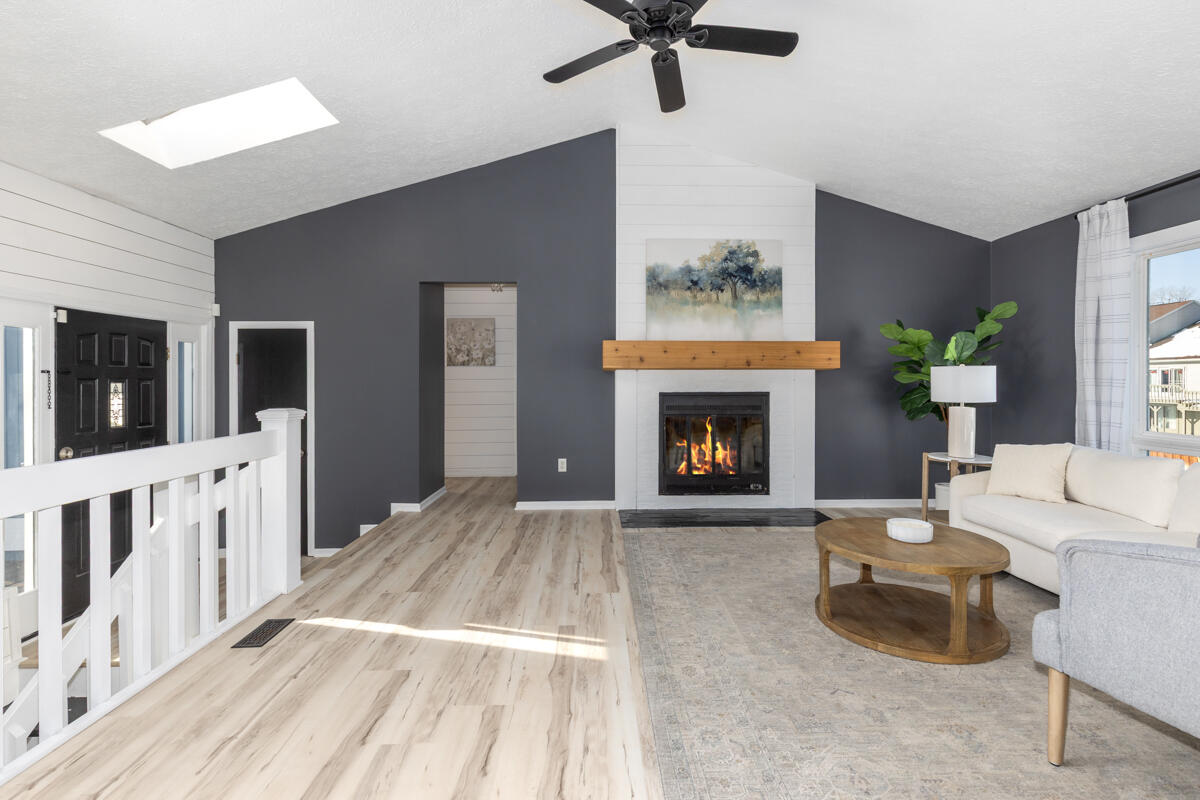 10273 Burgundy Boulevard Dimondale, MI 48821 - Photo 3 of 22 IMG_1002