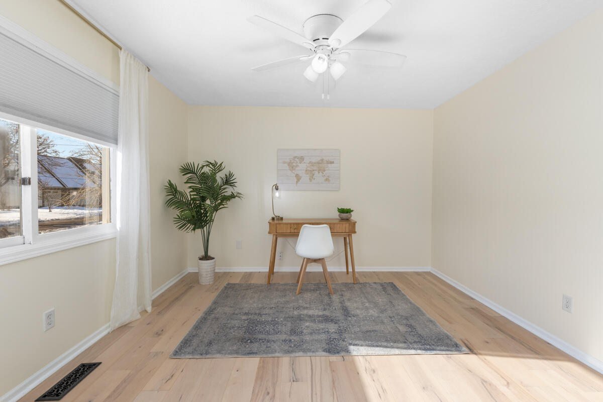 10273 Burgundy Boulevard Dimondale, MI 48821 - Photo 8 of 22 IMG_1009