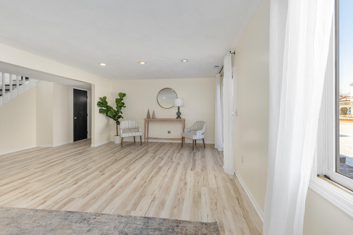 10273 Burgundy Boulevard Dimondale, MI 48821 - Photo 10 of 22 IMG_1011