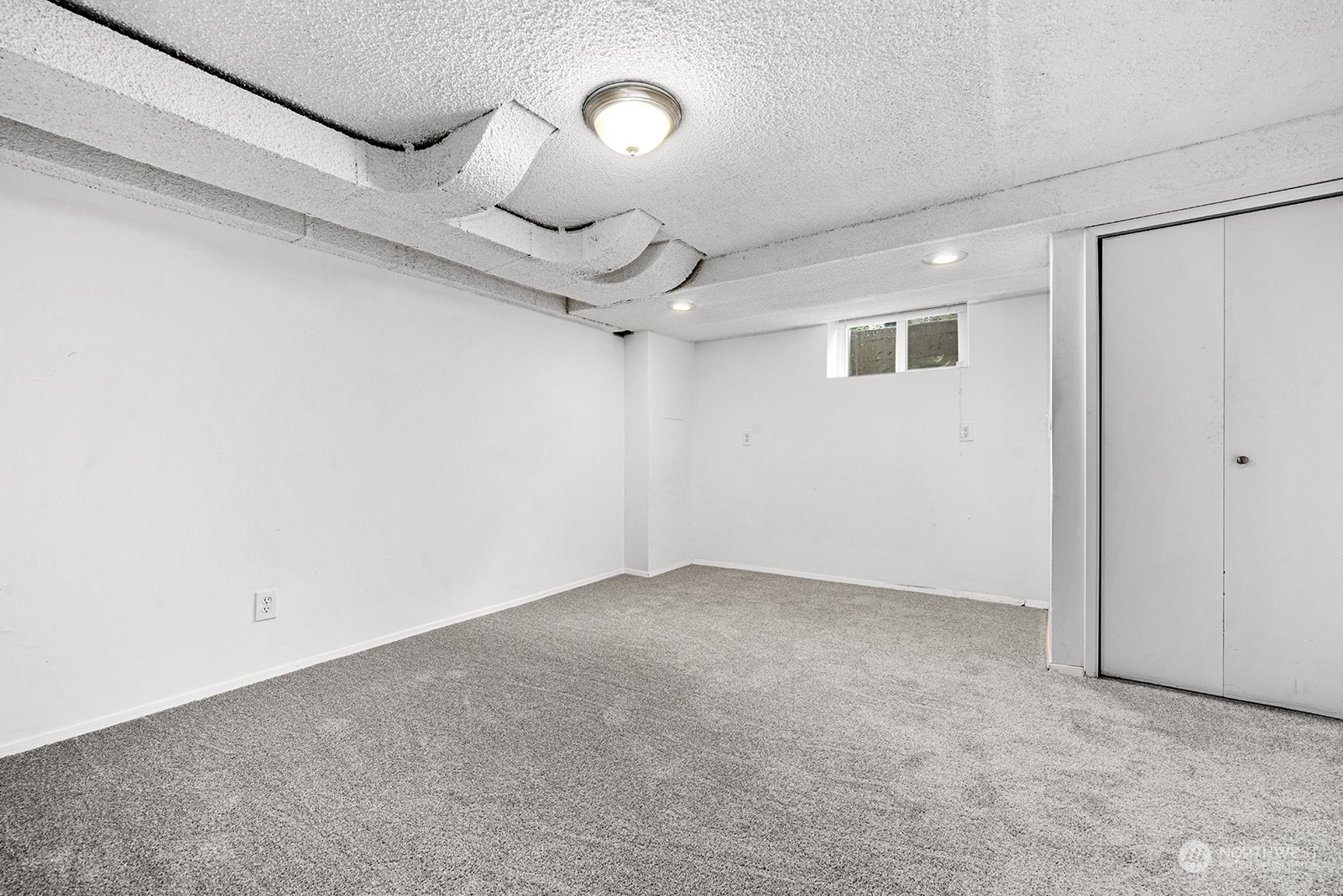 260 Taylor Avenue Northwest Renton, WA 98057 - Photo 20 of 26 a view of an empty room