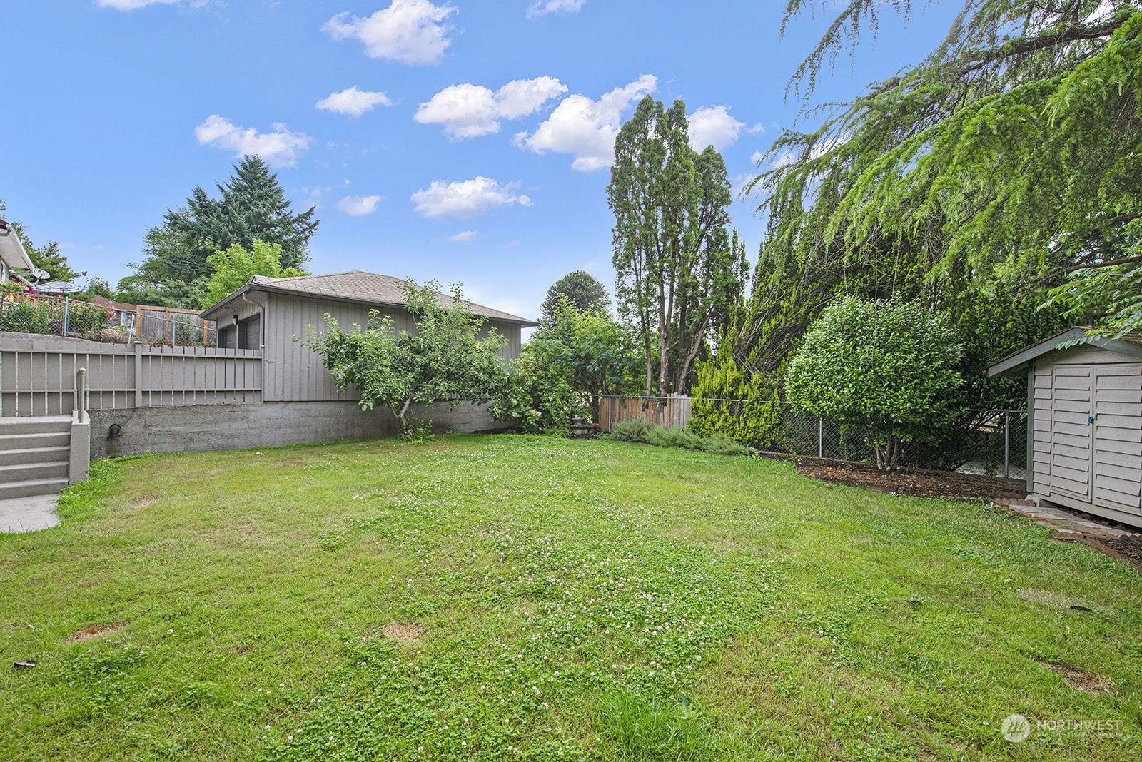 260 Taylor Avenue Northwest Renton, WA 98057 - Photo 25 of 26 a view of a backyard with a garden