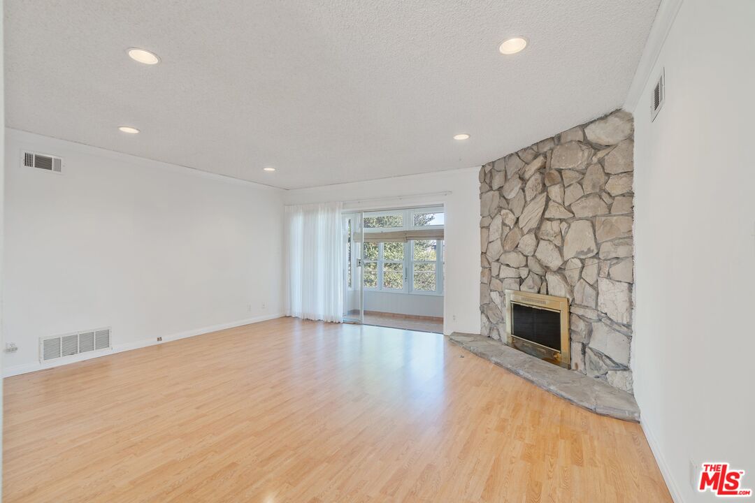 2648 Range Road Los Angeles, CA 90065 - Photo 3 of 26