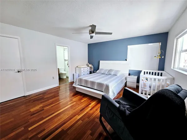 a en suite bathroom with a sink and a mirror