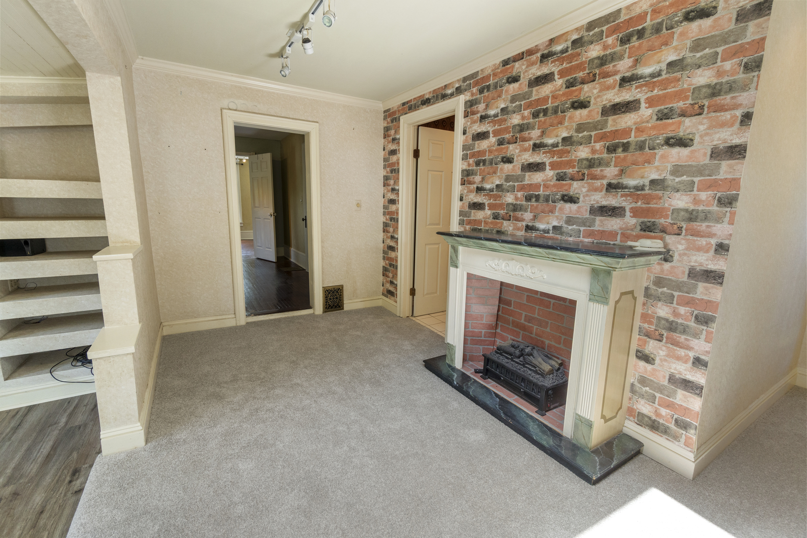 509 North Spring Street Elgin, IL 60120 - Photo 31 of 48