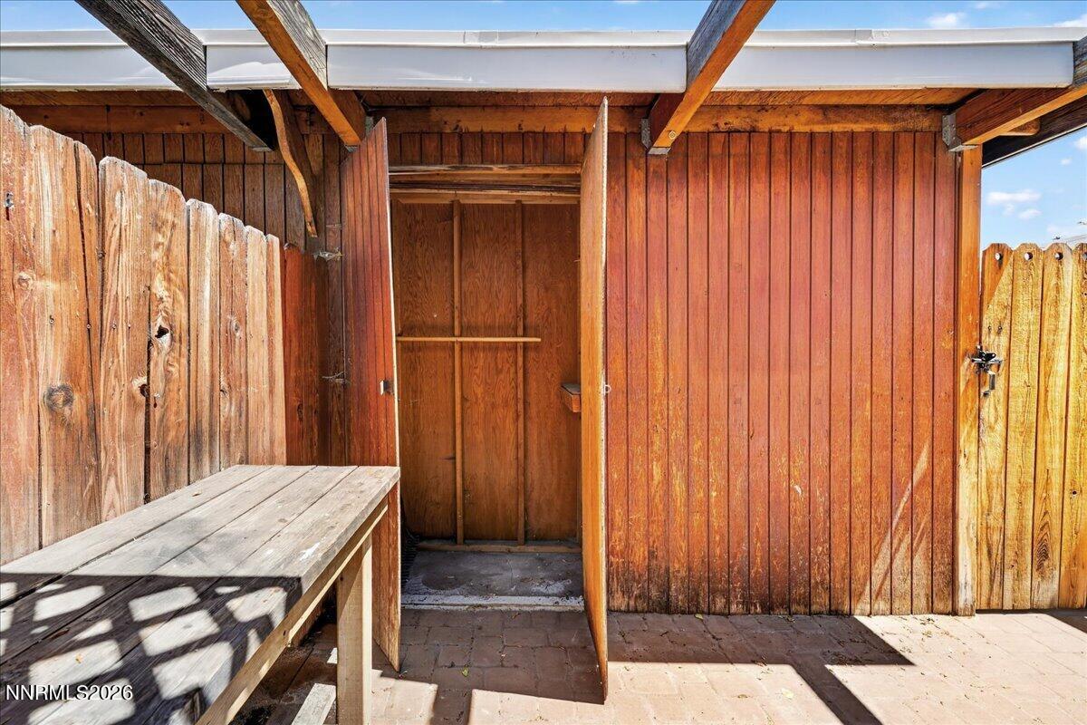106 Smithridge Park Reno, NV 89502 - Photo 6 of 24 06-DSC_9243