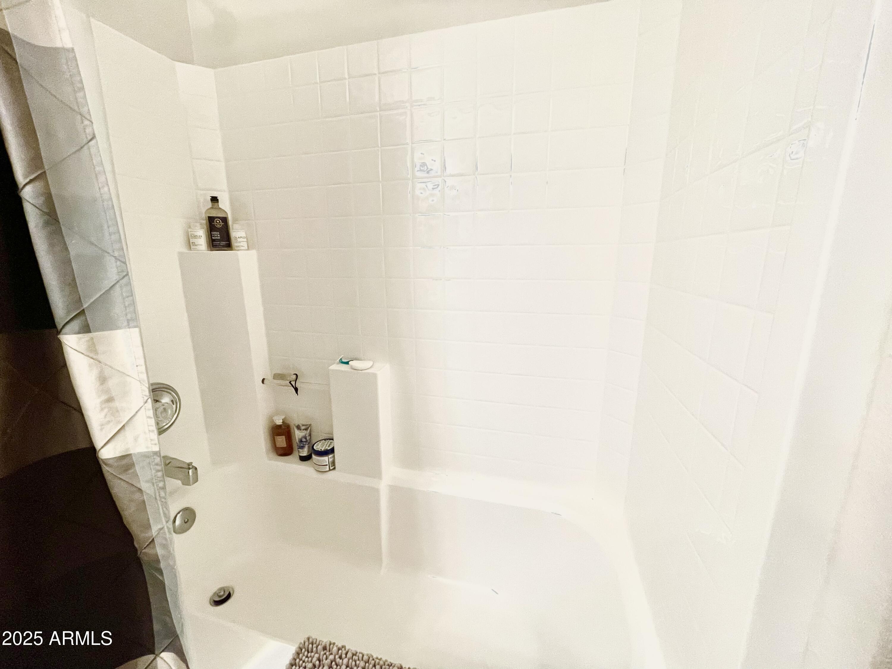 2735 East Harwell Road Gilbert, AZ 85234 - Photo 23 of 43 a bathroom with a bathtub