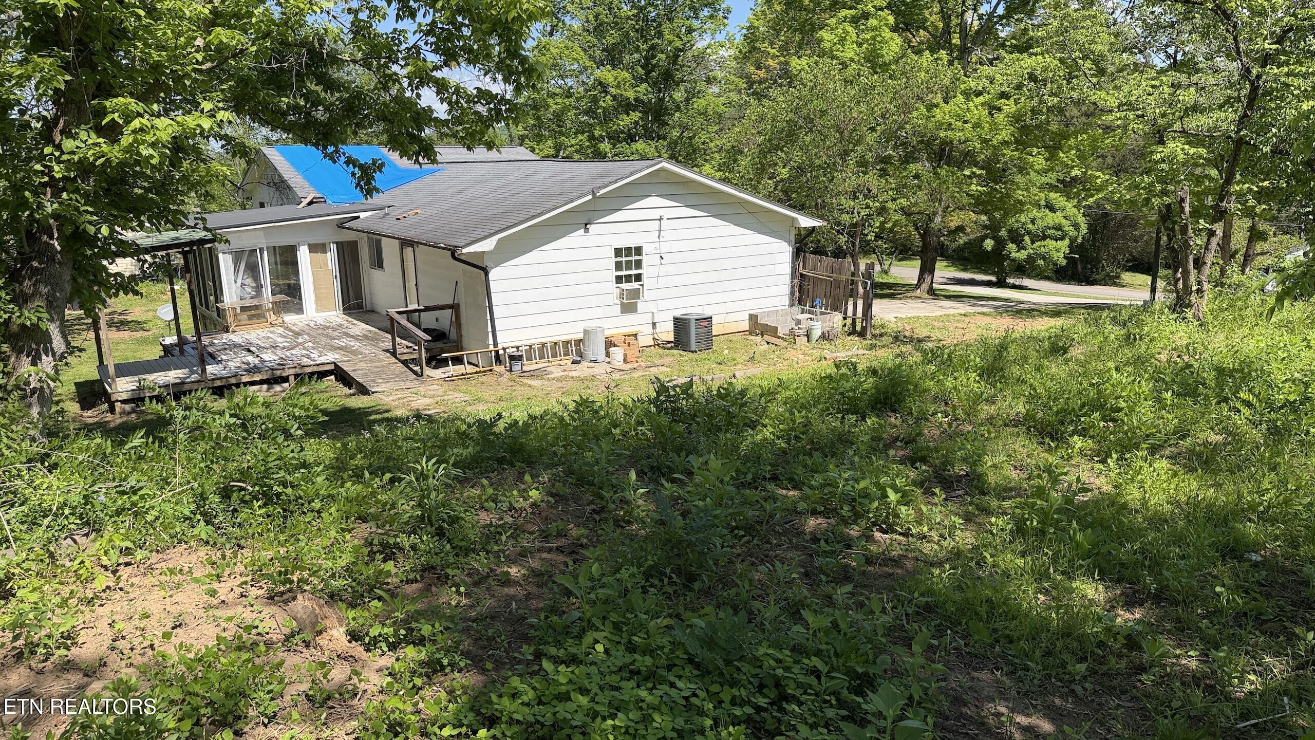 132 Lanes Bluff Road Clinton, TN 37716 - Photo 10 of 48 1-10