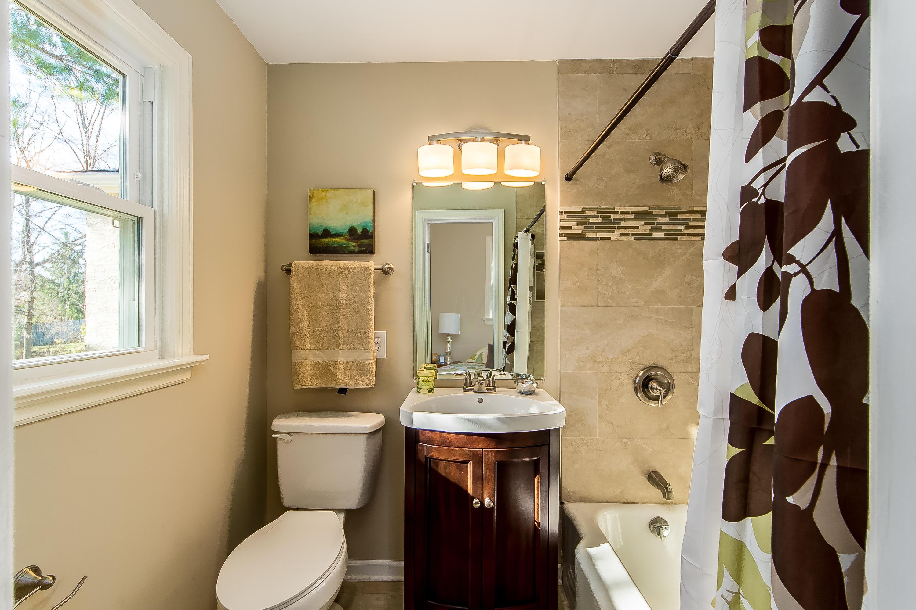 2279 Lytham Road Columbus, OH 43220 - Photo 17 of 27