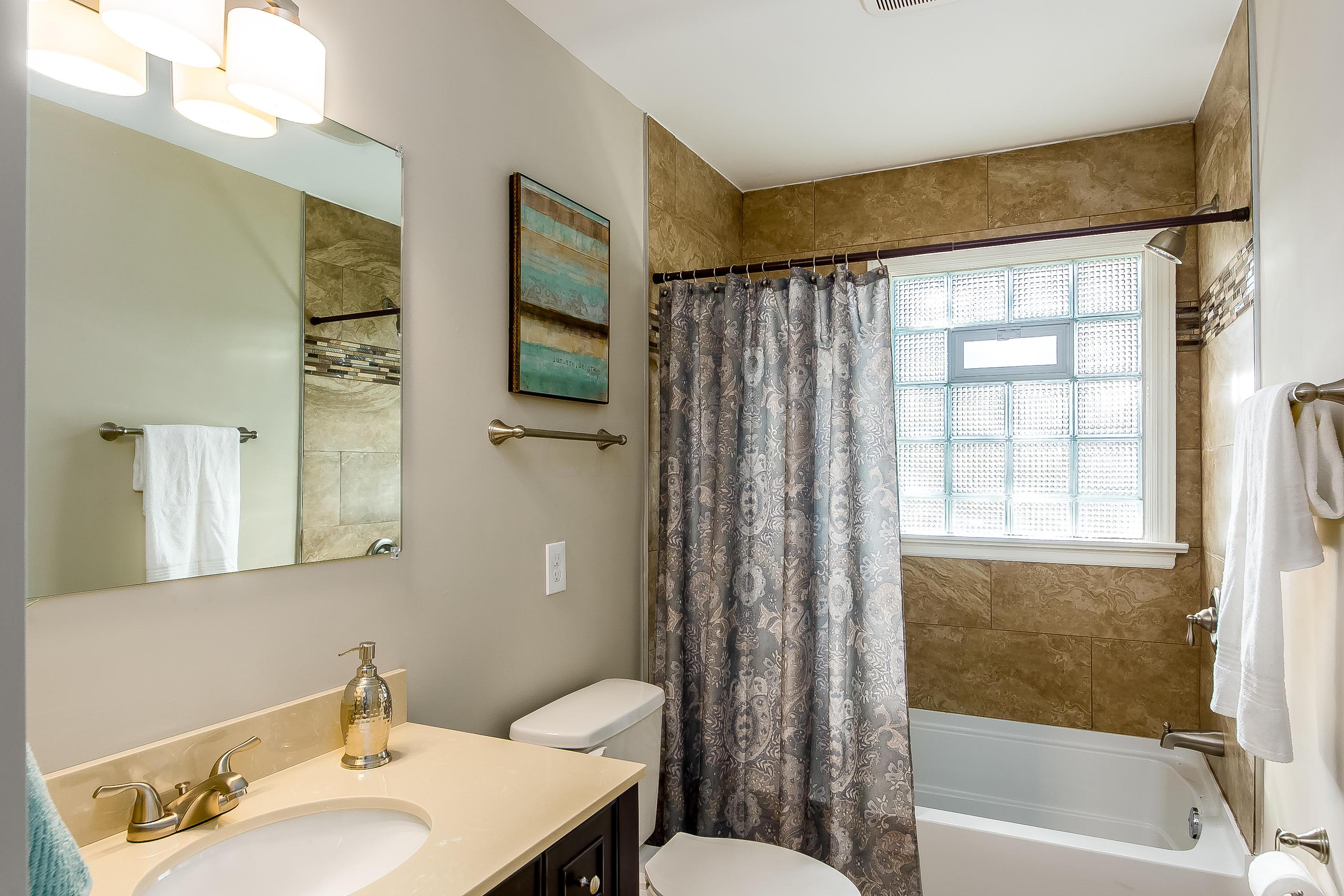 2279 Lytham Road Columbus, OH 43220 - Photo 20 of 27