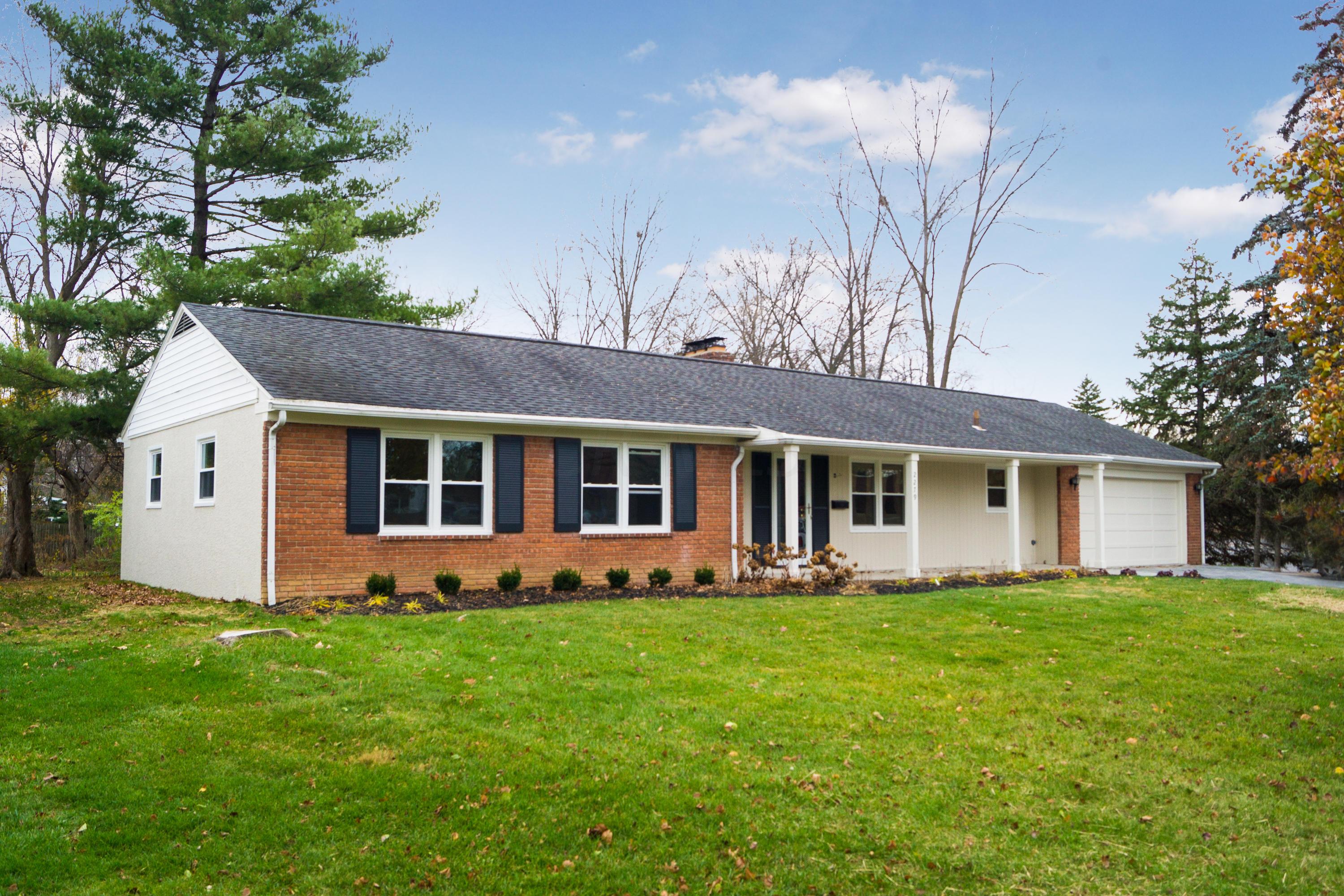 2279 Lytham Road Columbus, OH 43220 - Photo 2 of 27