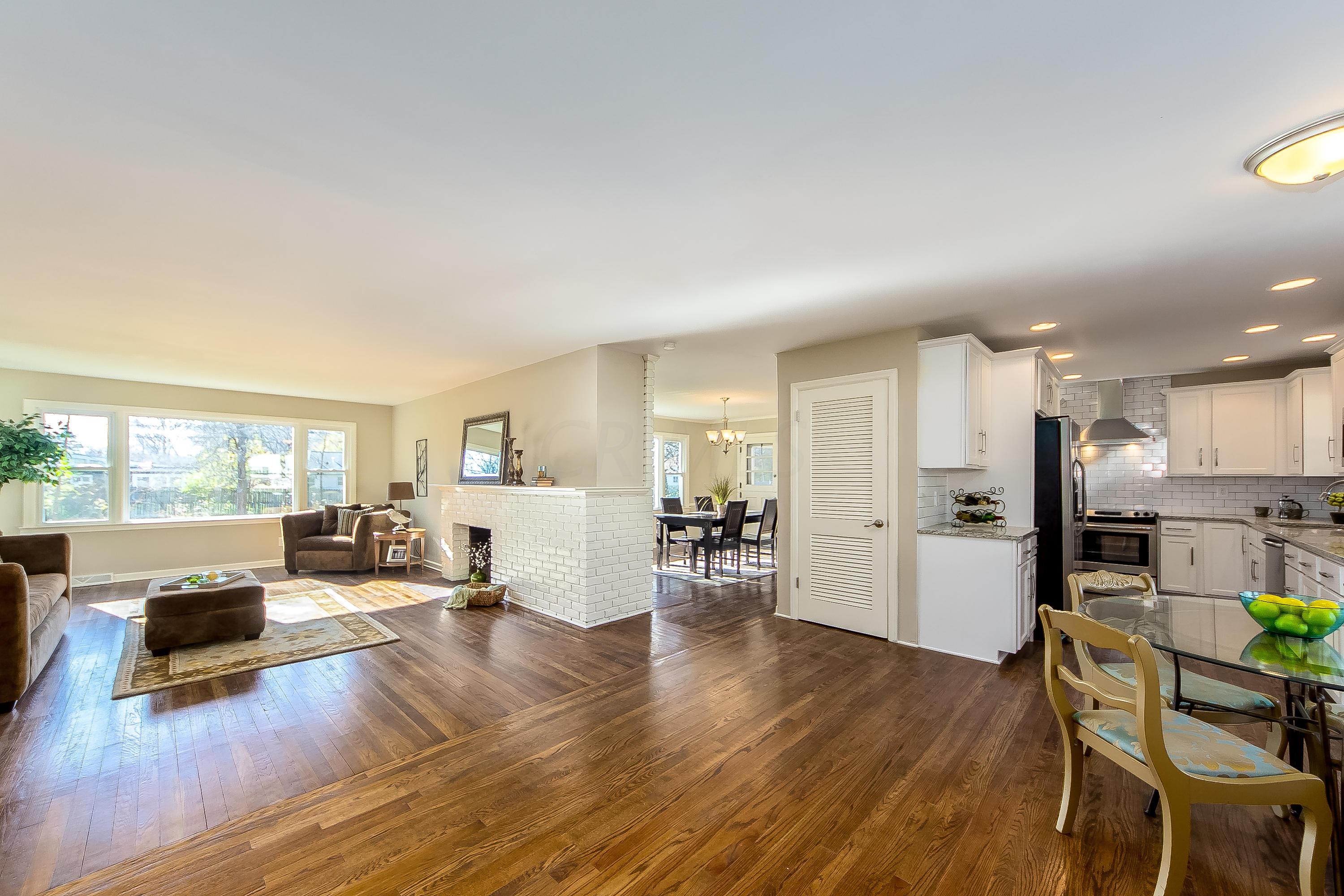2279 Lytham Road Columbus, OH 43220 - Photo 4 of 27
