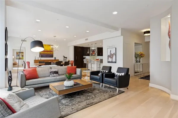 $640,000 | 411 West 7th Street, Unit 607, Fort Worth, TX 76102