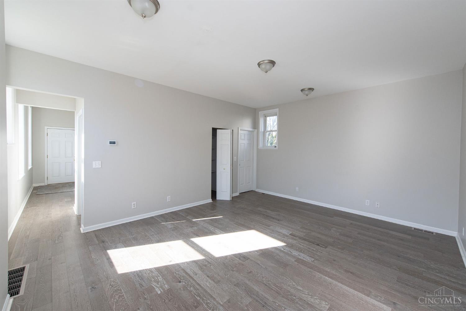1743 Compton Road Cincinnati, OH 45231 - Photo 5 of 37 unit1
