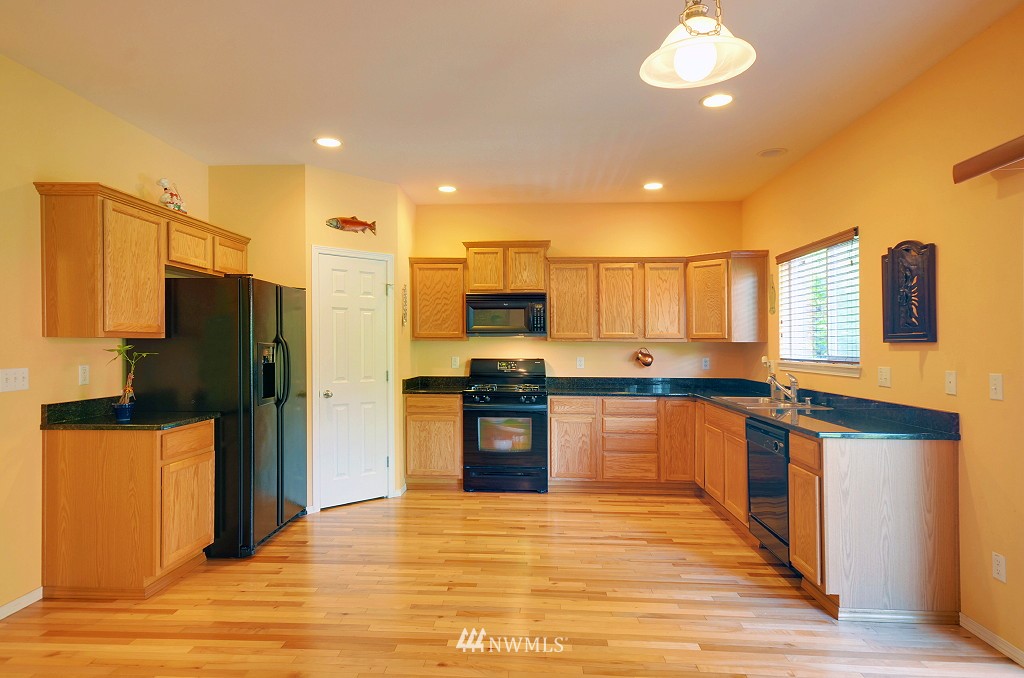 23001 27th Drive Southeast Bothell, WA 98021 - Photo 3 of 23