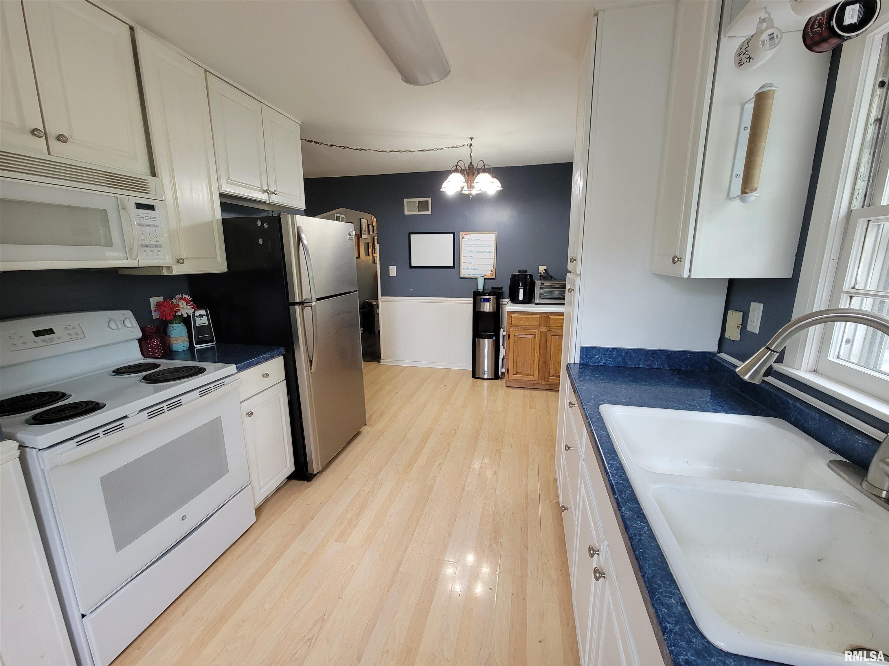 3017 Springfield Road East Peoria, IL 61611 - Photo 12 of 37 Gallery Image 12