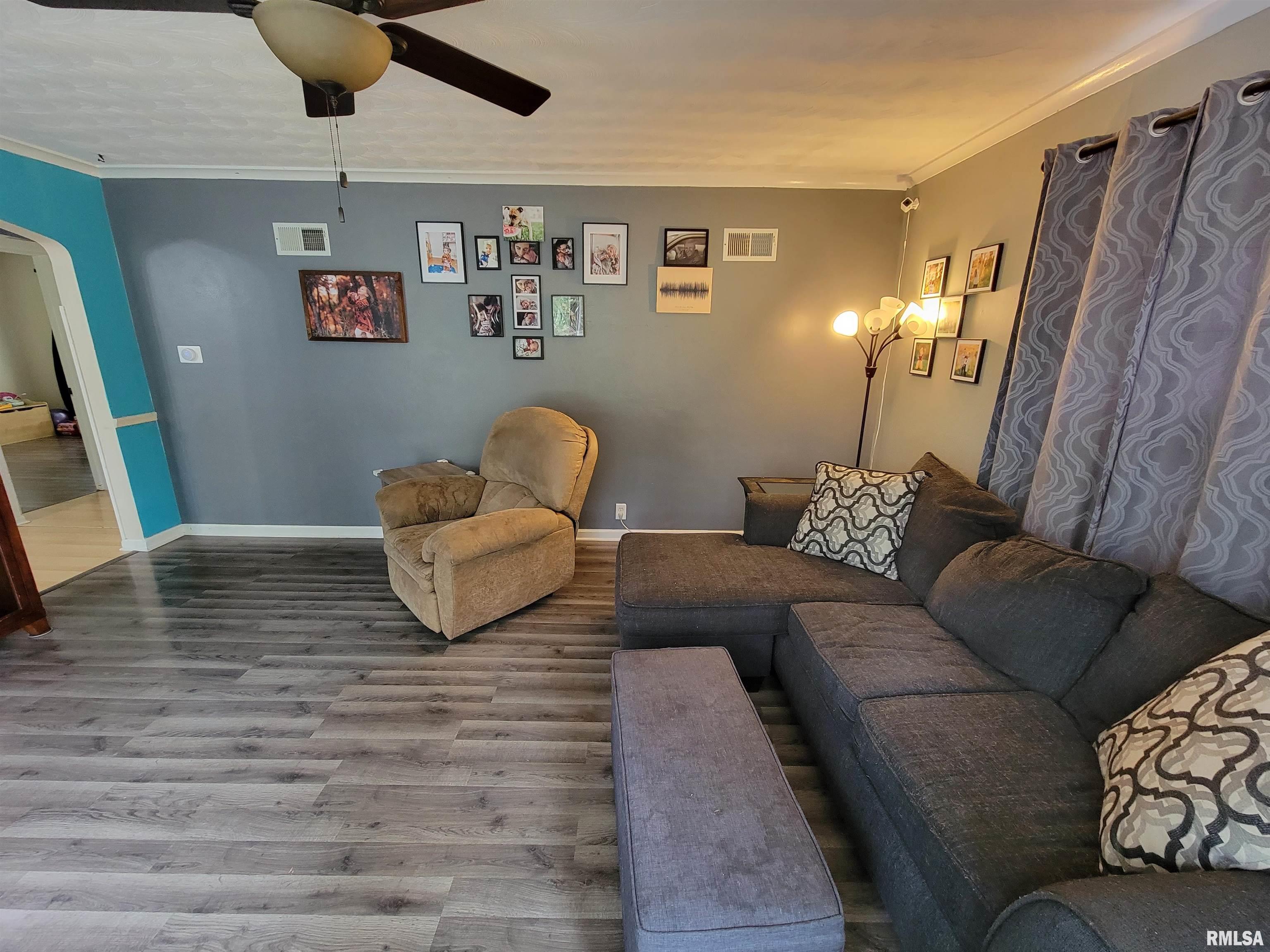 3017 Springfield Road East Peoria, IL 61611 - Photo 5 of 37 Gallery Image 5