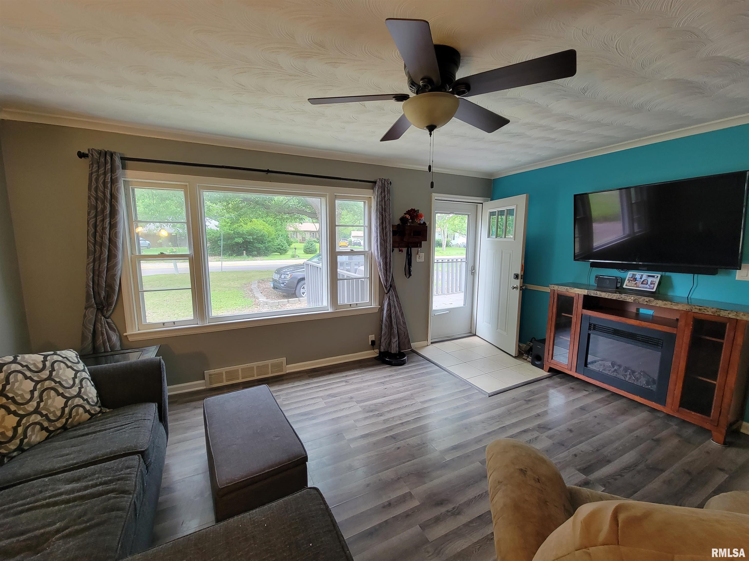 3017 Springfield Road East Peoria, IL 61611 - Photo 8 of 37 Gallery Image 8