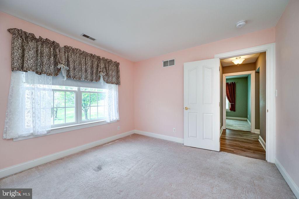 314 Charleston Lane Reading, PA 19610 - Photo 16 of 23 an empty room with windows