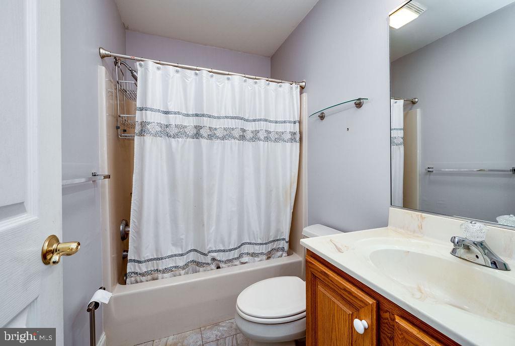 314 Charleston Lane Reading, PA 19610 - Photo 19 of 23 a bathroom with a sink toilet and shower