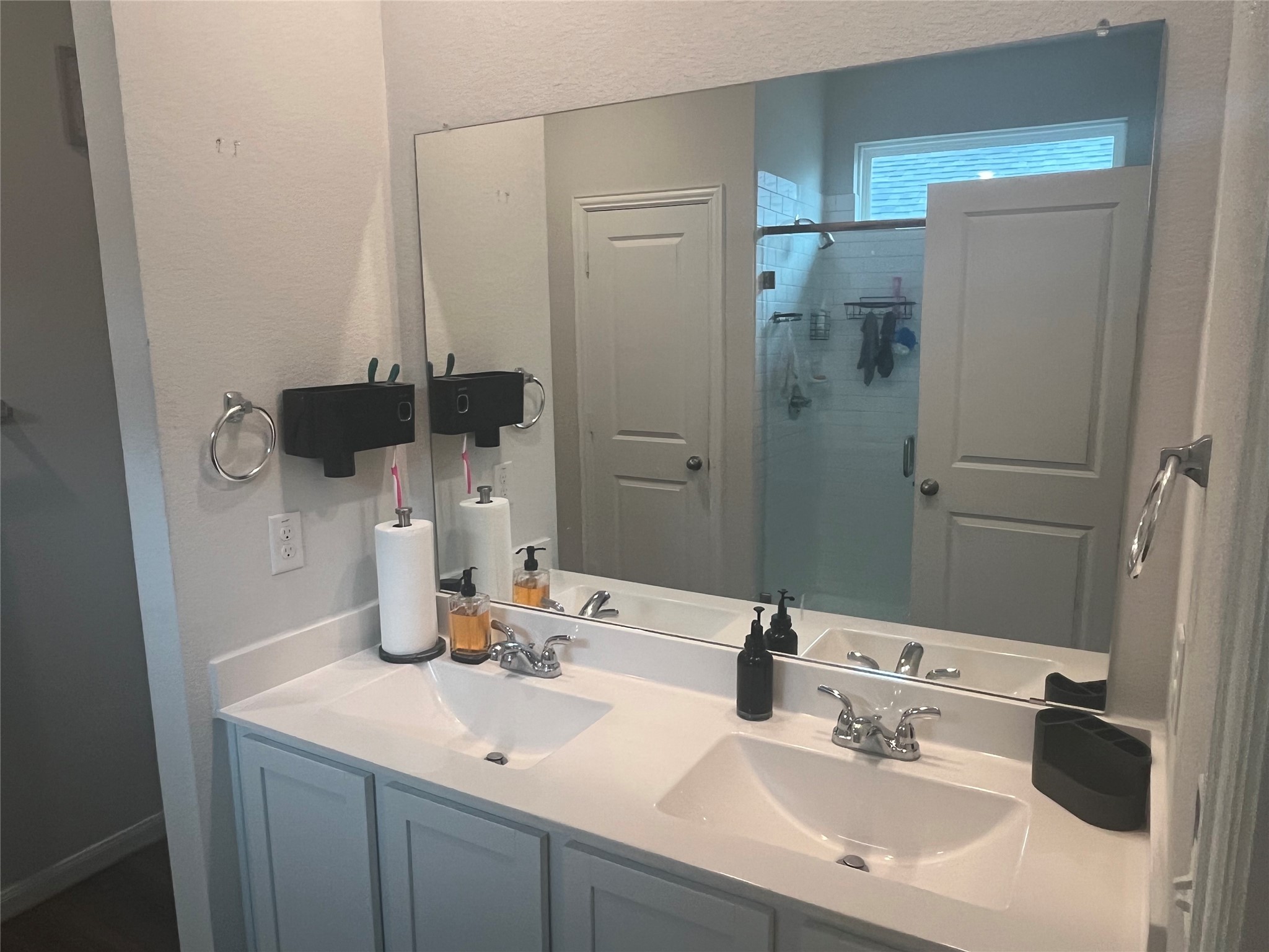 217 Lt. Rusty Jarrell, TX 76537 - Photo 25 of 28 a bathroom with a sink and a mirror