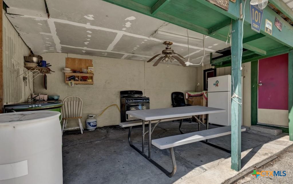 512 Valley Street San Marcos, TX 78666 - Photo 18 of 45 Covered Area