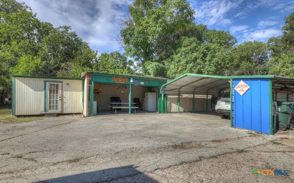 512 Valley Street San Marcos, TX 78666 - Photo 19 of 45 front view of a house with a outdoor space