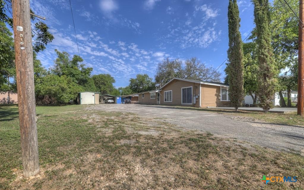 512 Valley Street San Marcos, TX 78666 - Photo 5 of 45 Side yard