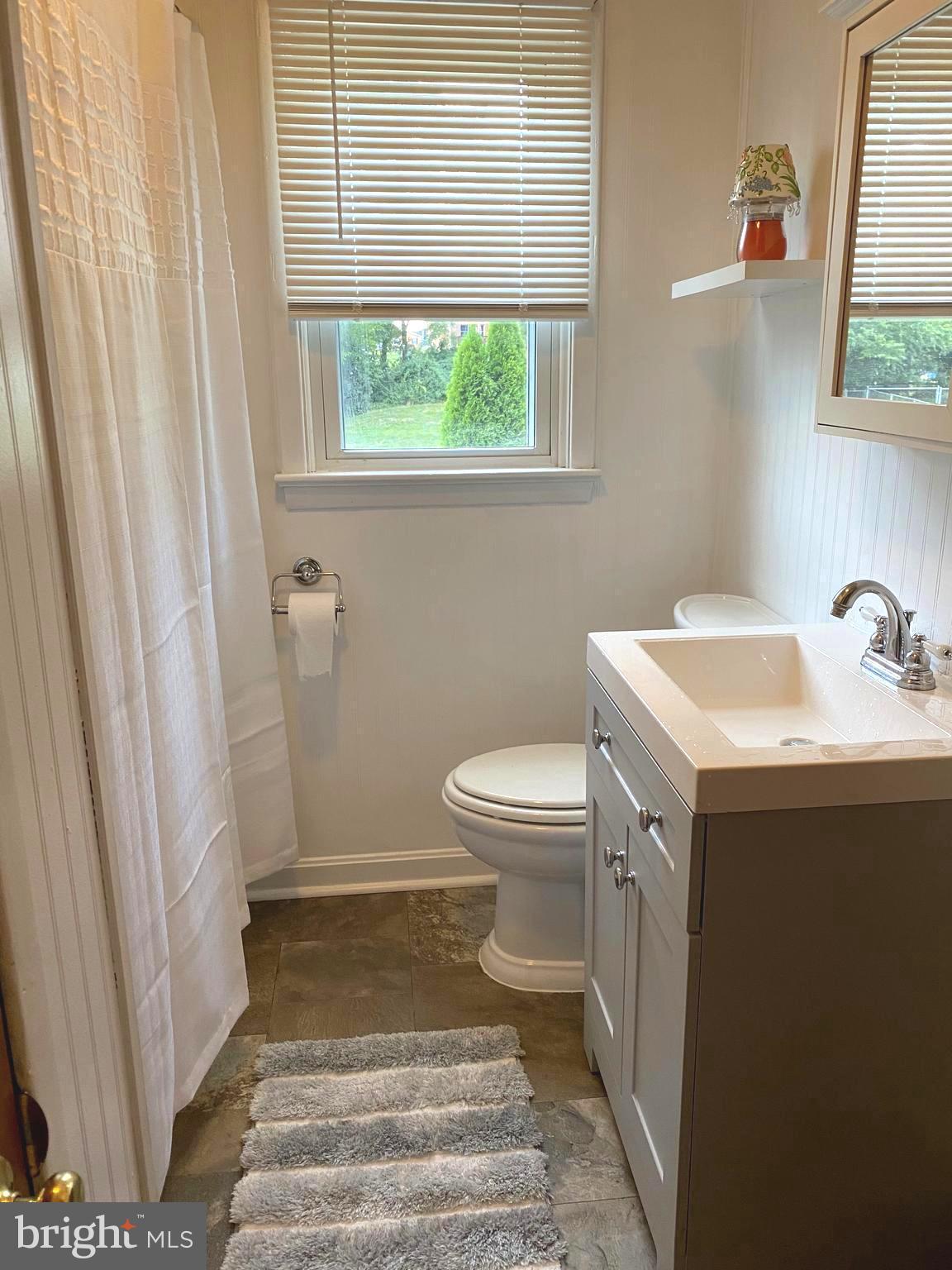 18333 College Road Hagerstown, MD 21740 - Photo 11 of 18 Main Floor Bathroom