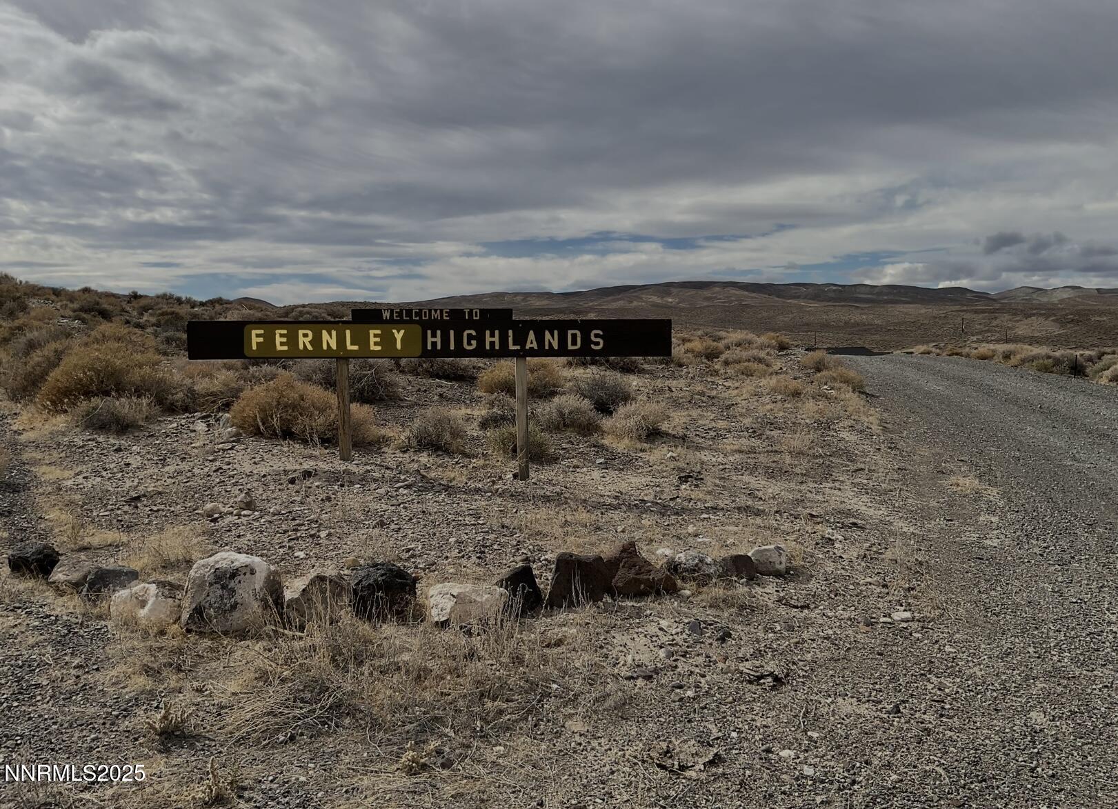 98 Alpine Drive Fernley, NV 89408 - Photo 4 of 11 a view of a dry yard with wooden fence