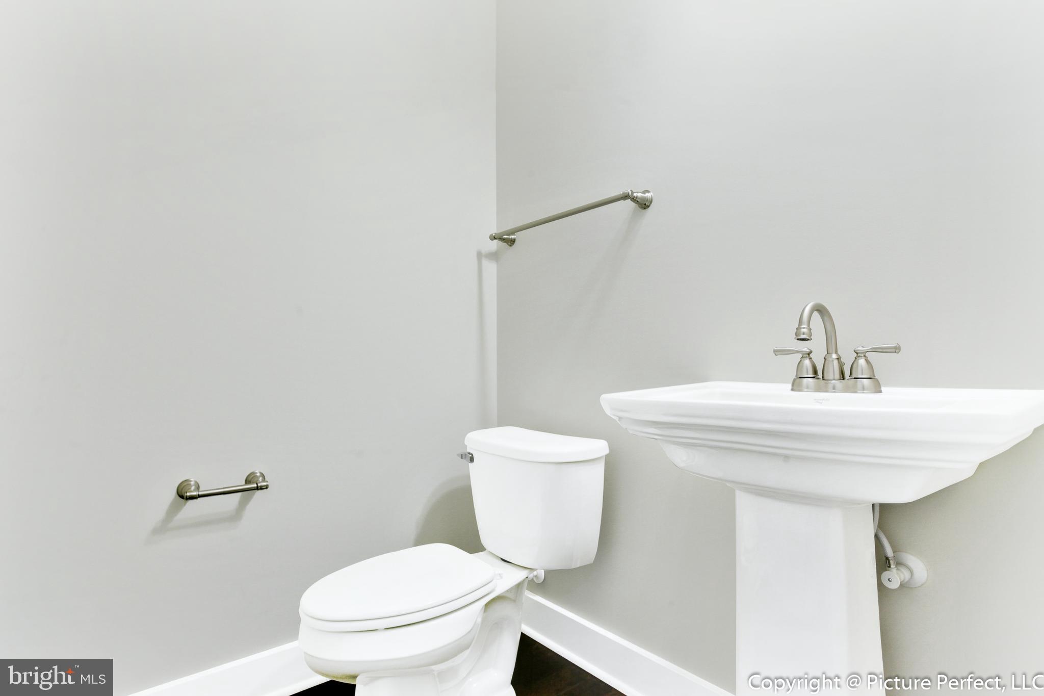 19507 Fisher Avenue, Unit (LOT 3) Poolesville, MD 20837 - Photo 16 of 36 Main level powder room.