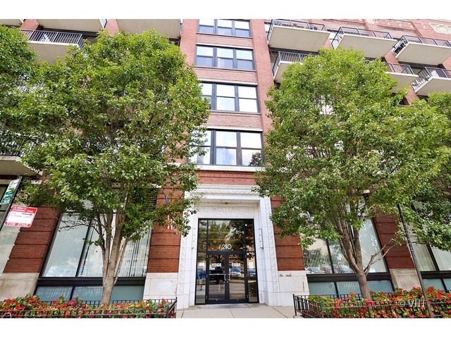 210 South Desplaines Street, Unit 910 Chicago, IL 60661 - Photo 1 of 12 front view of a building